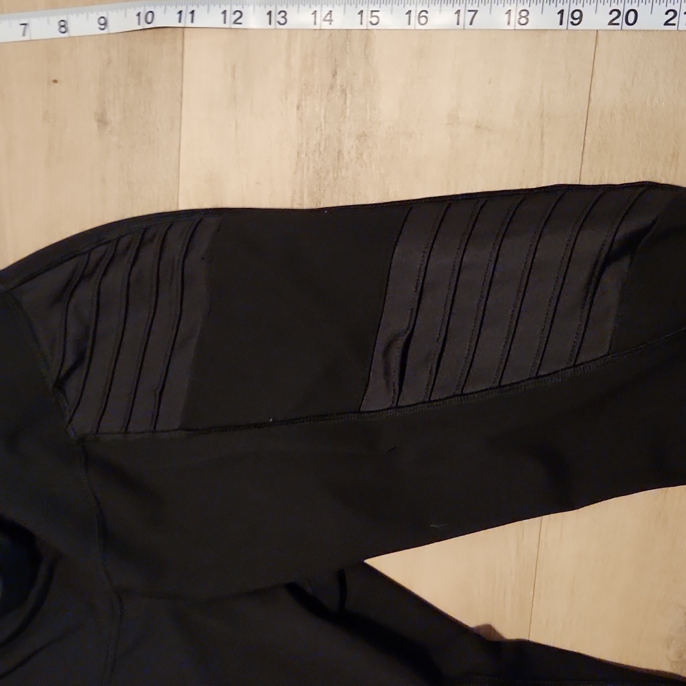 Old Navy Elevate Crop leggings Black - Picture 3 of 5
